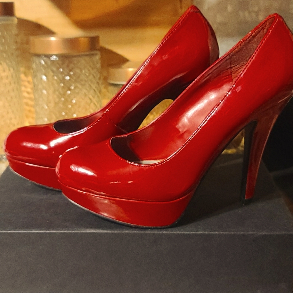 Red Patent Leather Guess platform pumps